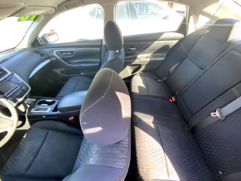 Photo 10 of this NISSAN ALTIMA