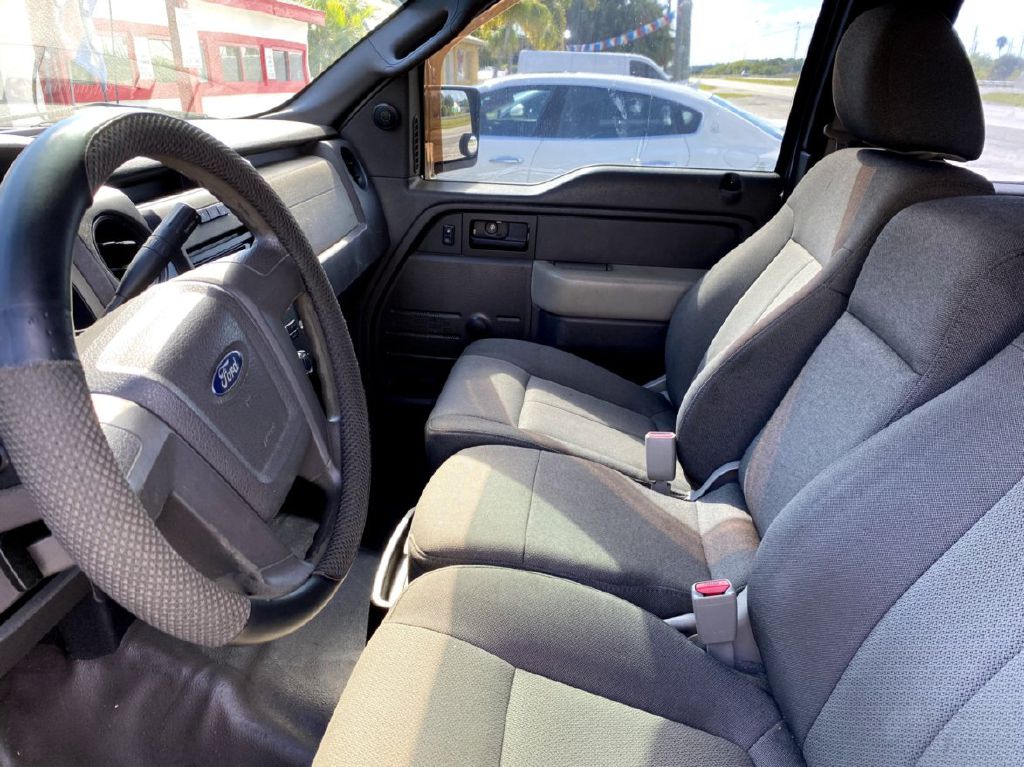 Photo 4 of this FORD F150