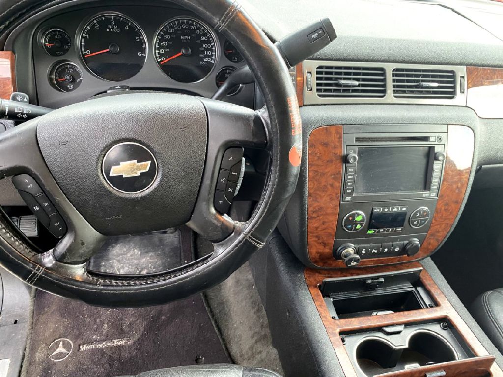 CHEVROLET SUBURBAN 2008 CHEVROLET SUBURBAN 3GNFK16318G182673