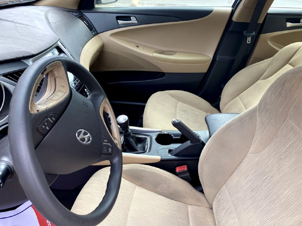 Photo 5 of this HYUNDAI SONATA