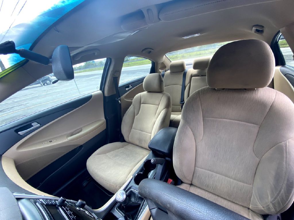 Photo 7 of this HYUNDAI SONATA