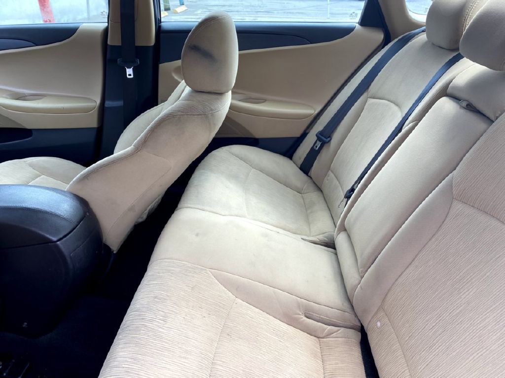 Photo 8 of this HYUNDAI SONATA