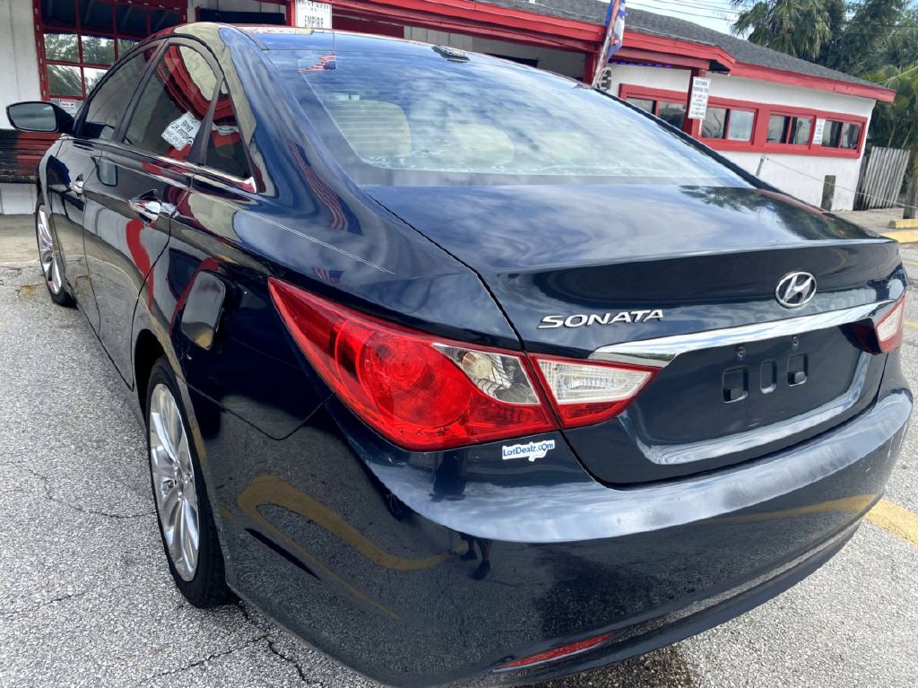 Photo 10 of this HYUNDAI SONATA