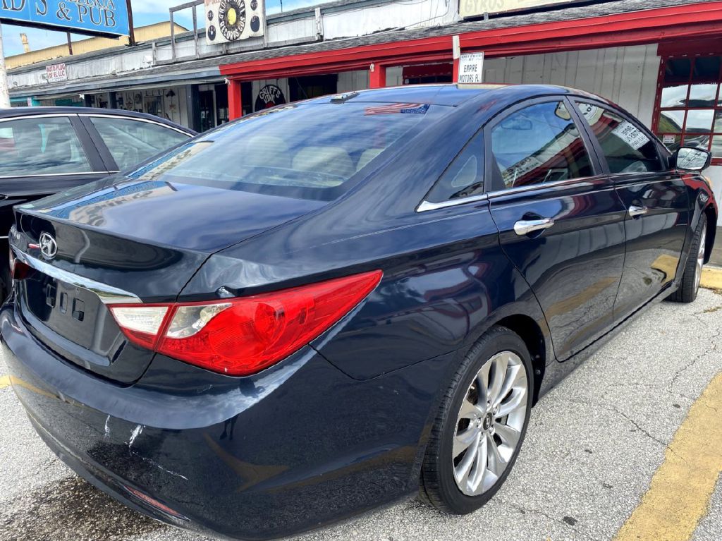 Photo 12 of this HYUNDAI SONATA