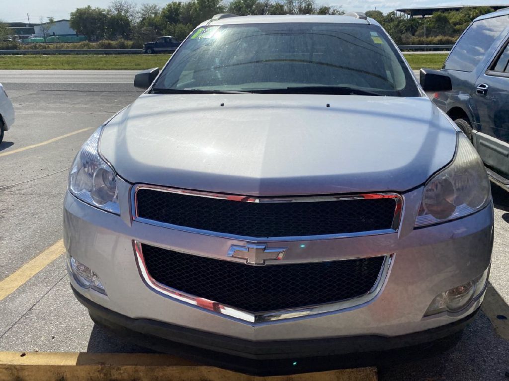 Photo 2 of this CHEVROLET TRAVERSE