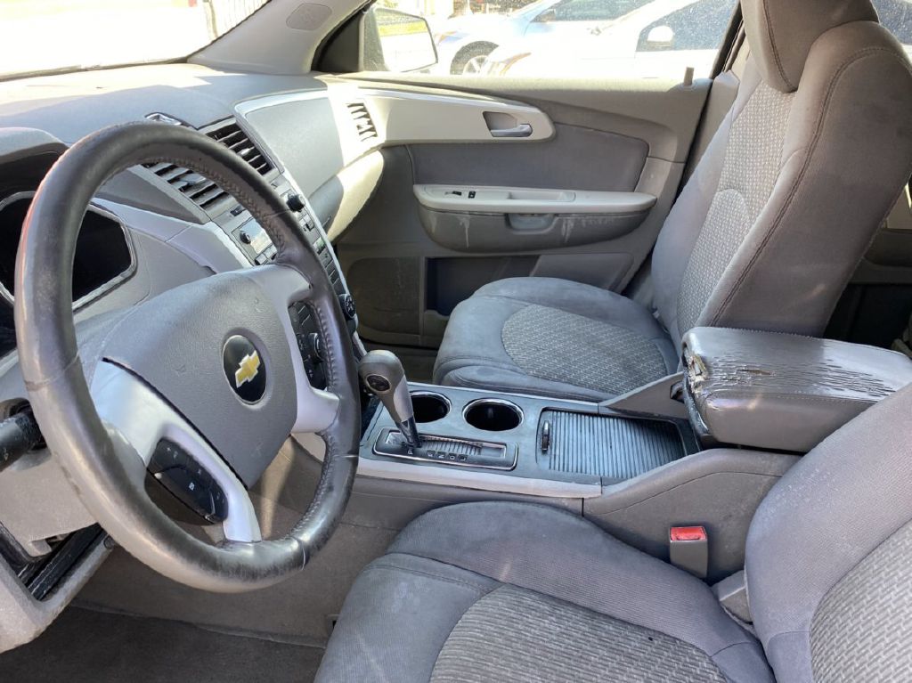 Photo 4 of this CHEVROLET TRAVERSE