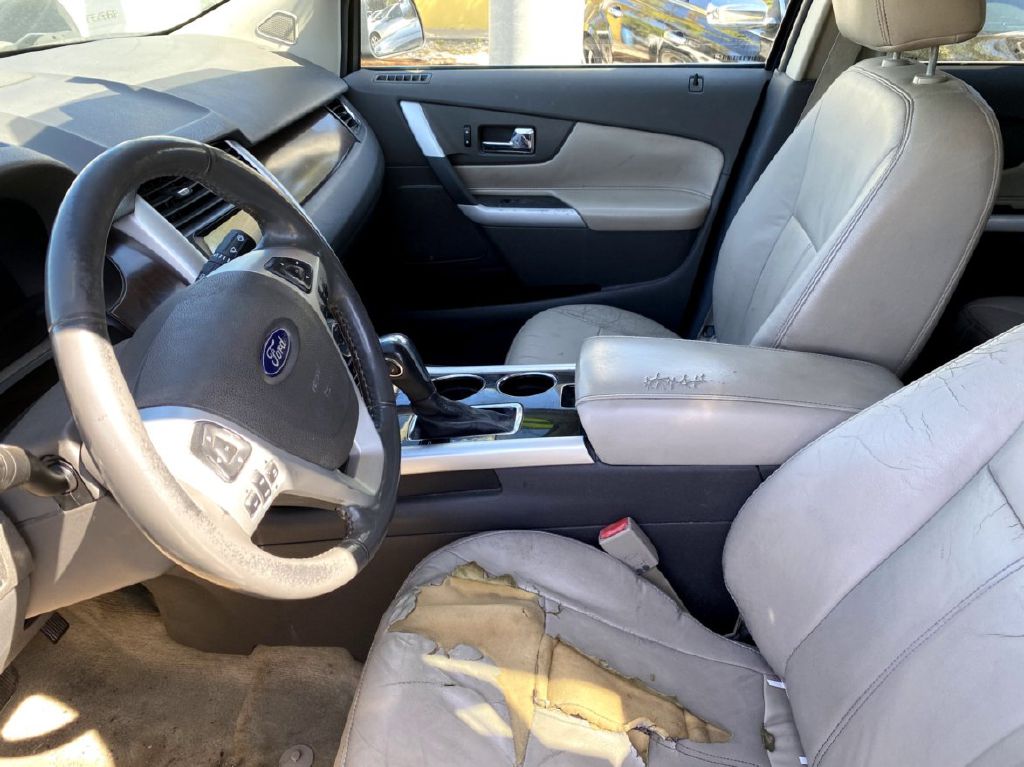 Photo 6 of this FORD EDGE