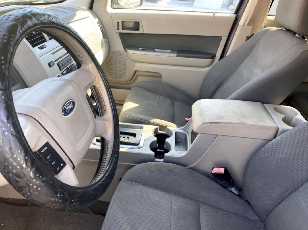 Photo 6 of this FORD ESCAPE