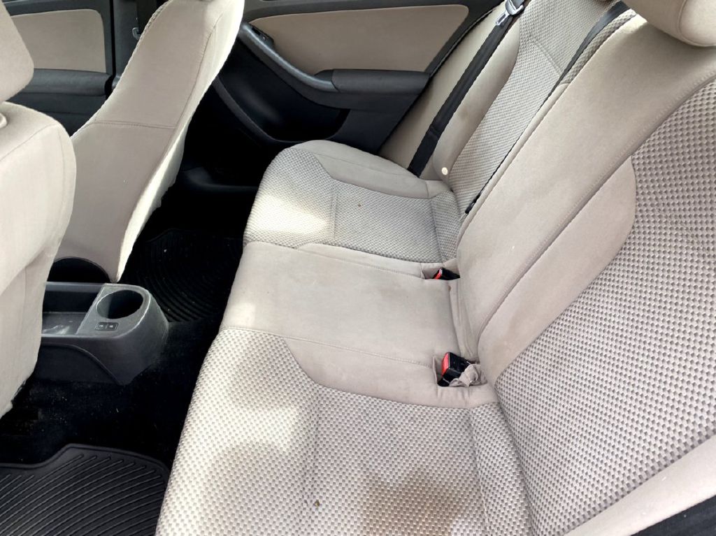 Photo 10 of this VOLKSWAGEN JETTA