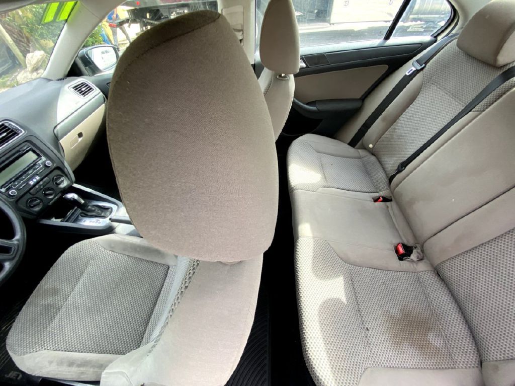 Photo 11 of this VOLKSWAGEN JETTA