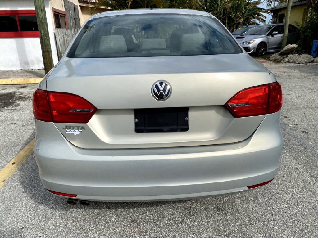 Photo 13 of this VOLKSWAGEN JETTA