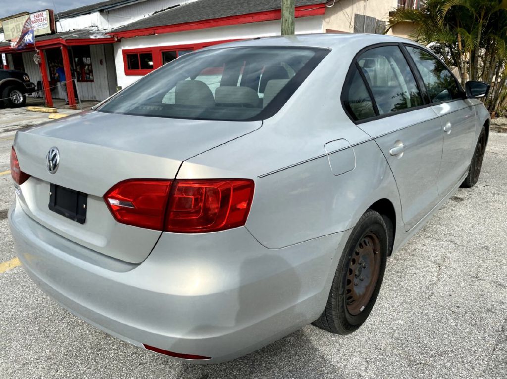 Photo 14 of this VOLKSWAGEN JETTA
