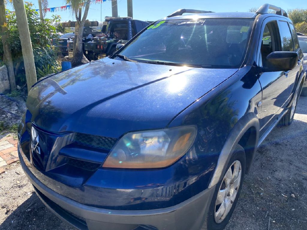 Photo 2 of this MITSUBISHI OUTLANDER