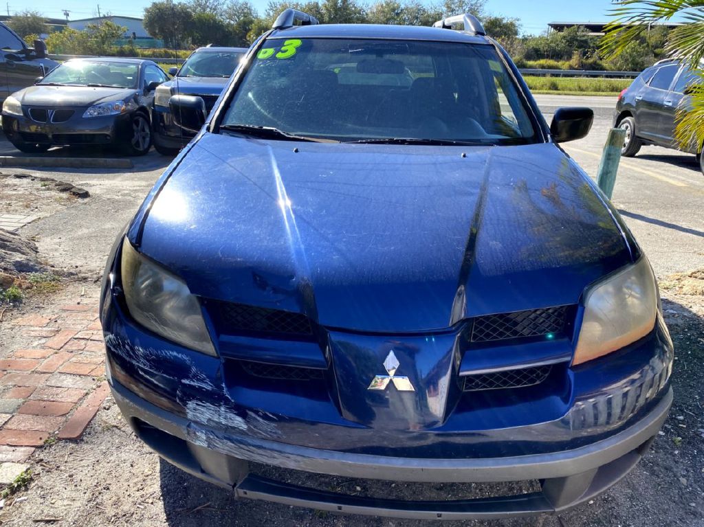 Photo 3 of this MITSUBISHI OUTLANDER