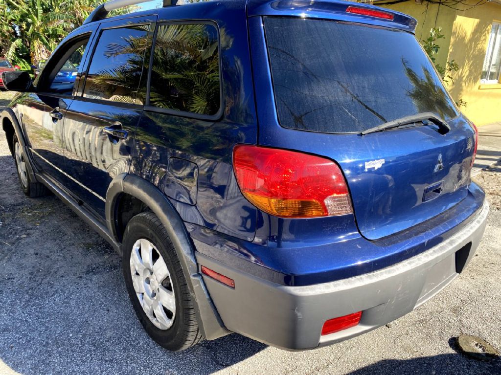 Photo 12 of this MITSUBISHI OUTLANDER
