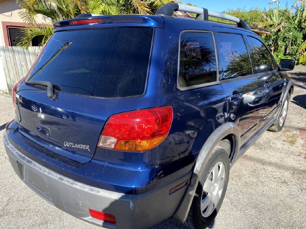 Photo 14 of this MITSUBISHI OUTLANDER