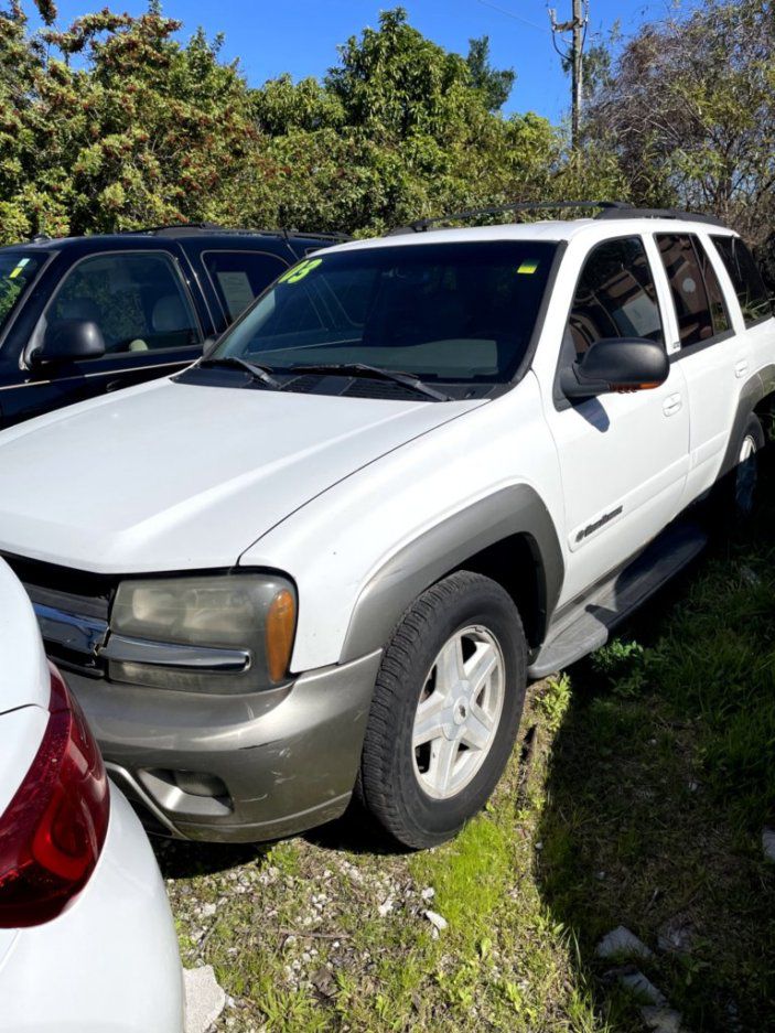 Photo 2 of this CHEVROLET TRAILBLAZER