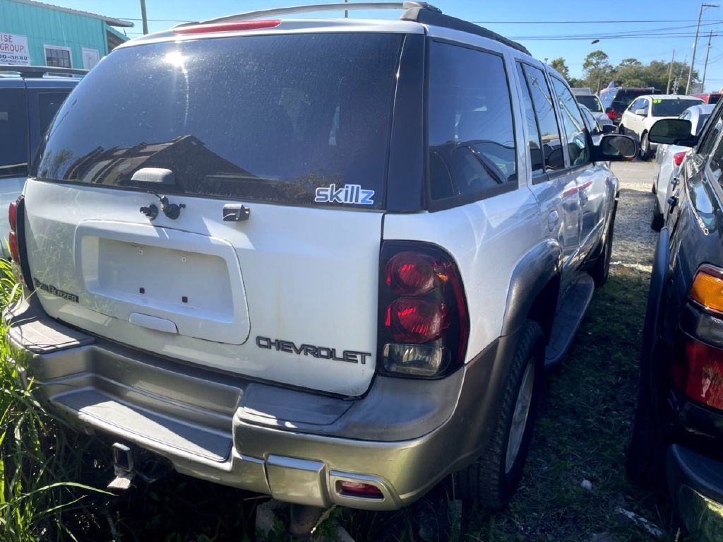 Photo 5 of this CHEVROLET TRAILBLAZER