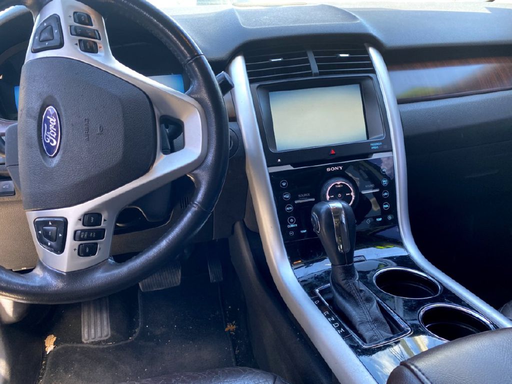 Photo 7 of this FORD EDGE