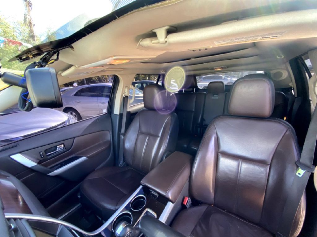 Photo 8 of this FORD EDGE