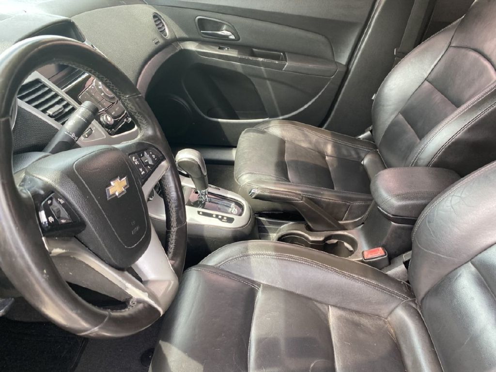 Photo 4 of this CHEVROLET CRUZE