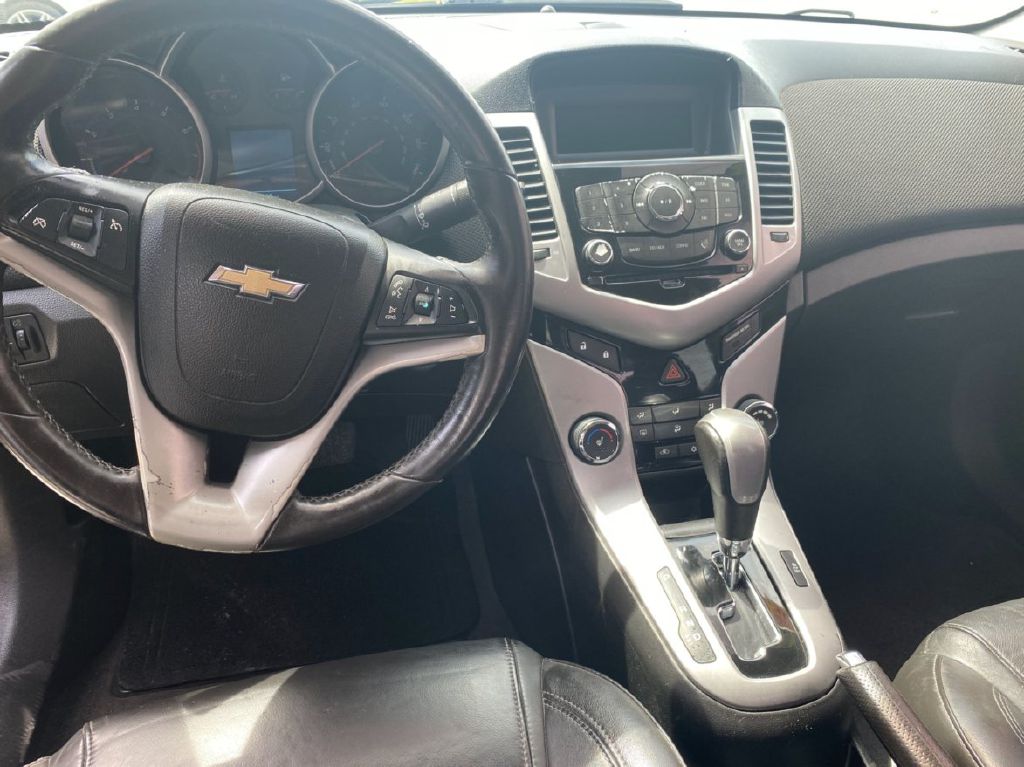 Photo 5 of this CHEVROLET CRUZE