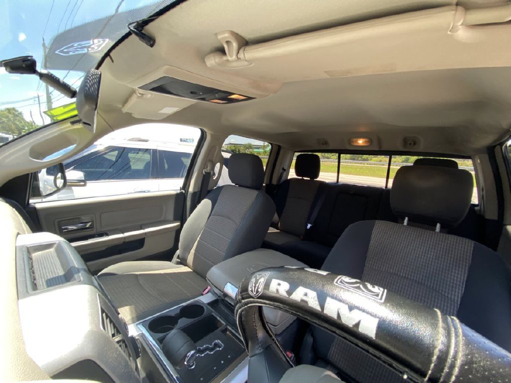 Photo 6 of this DODGE RAM 1500