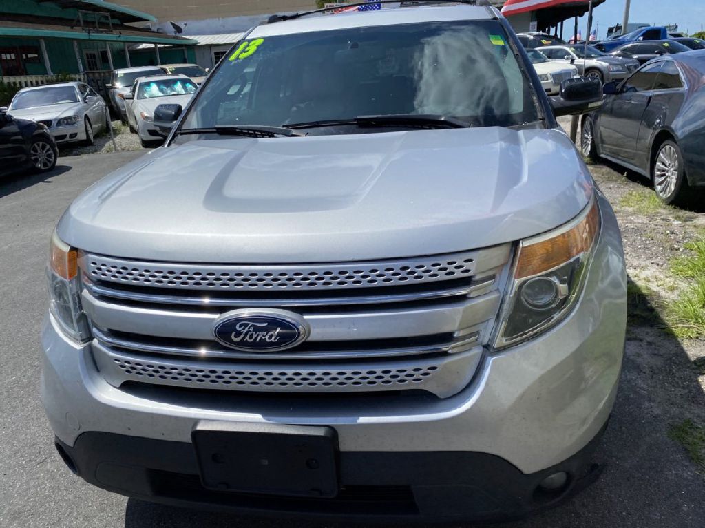 Photo 2 of this FORD EXPLORER