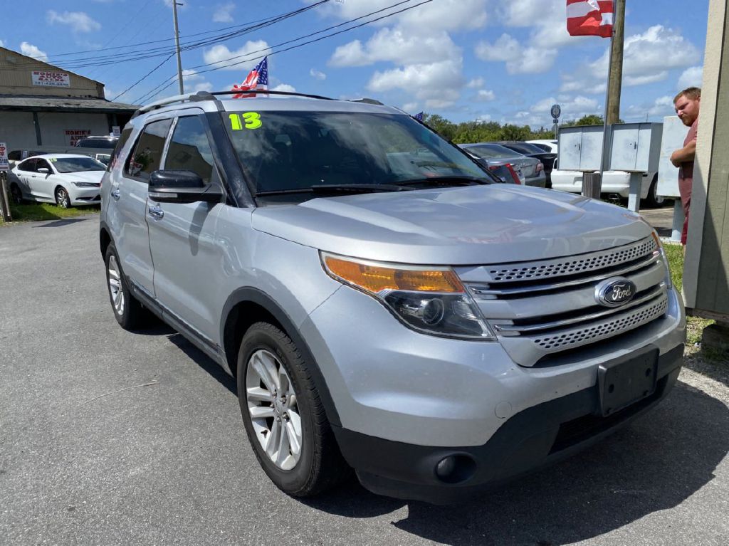 Photo 3 of this FORD EXPLORER