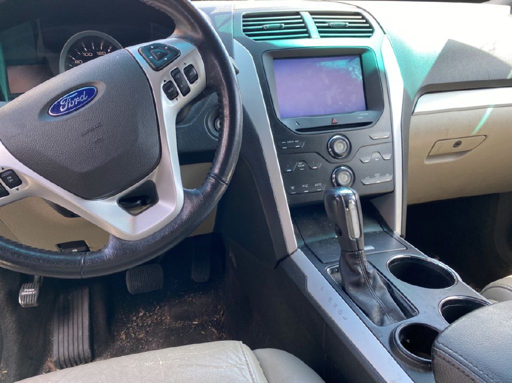 Photo 5 of this FORD EXPLORER