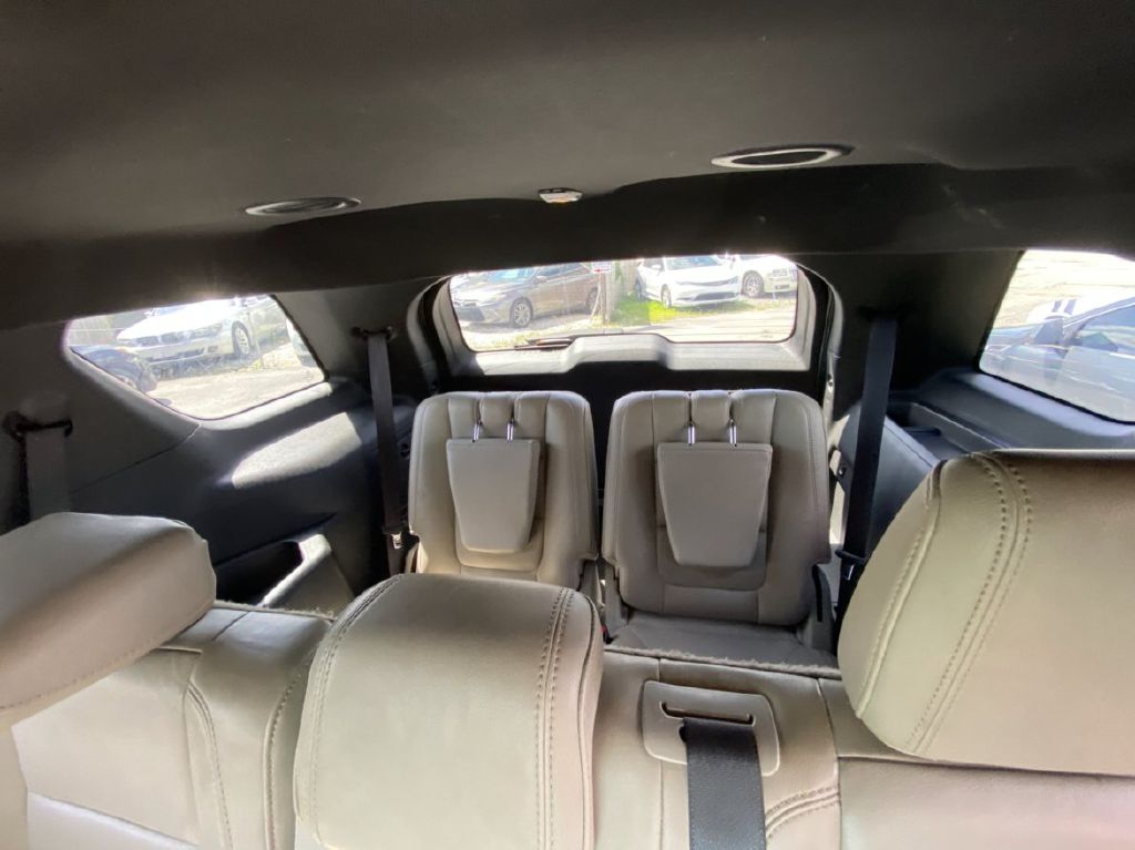 Photo 9 of this FORD EXPLORER