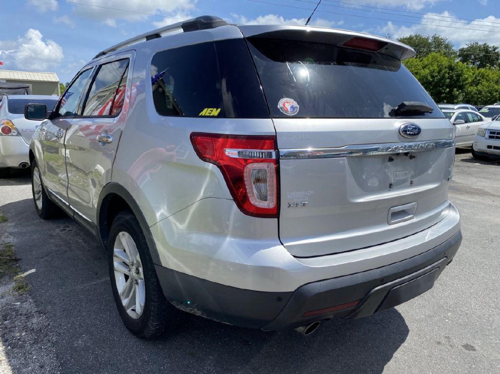 Photo 10 of this FORD EXPLORER