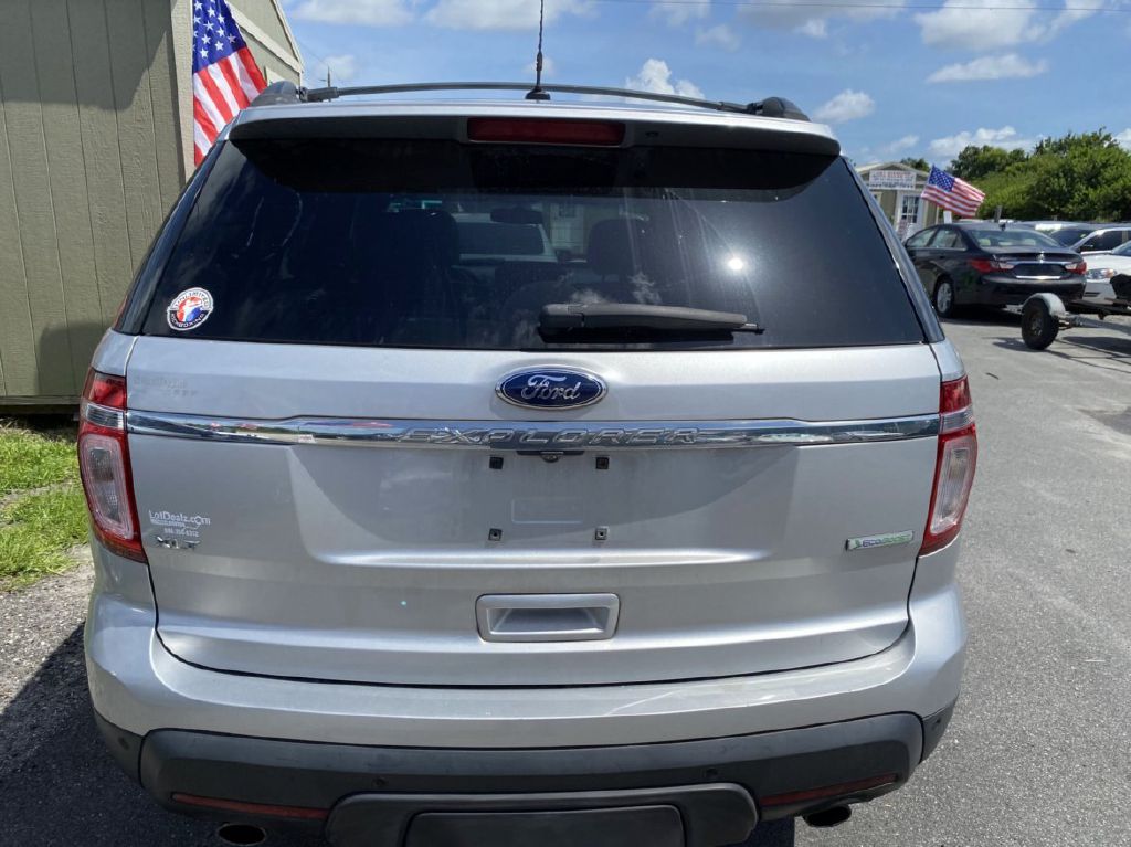 Photo 11 of this FORD EXPLORER