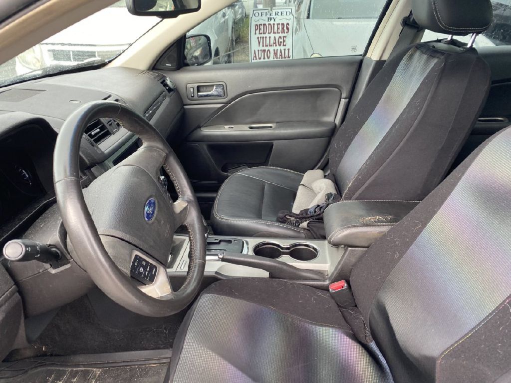 Photo 4 of this FORD FUSION