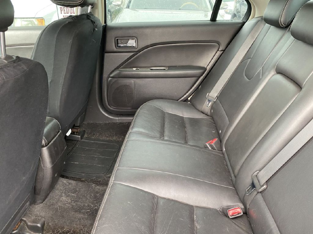Photo 7 of this FORD FUSION