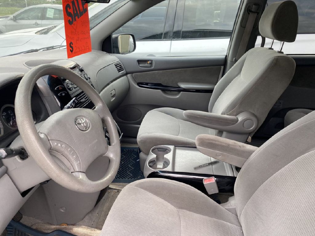 Photo 4 of this TOYOTA SIENNA