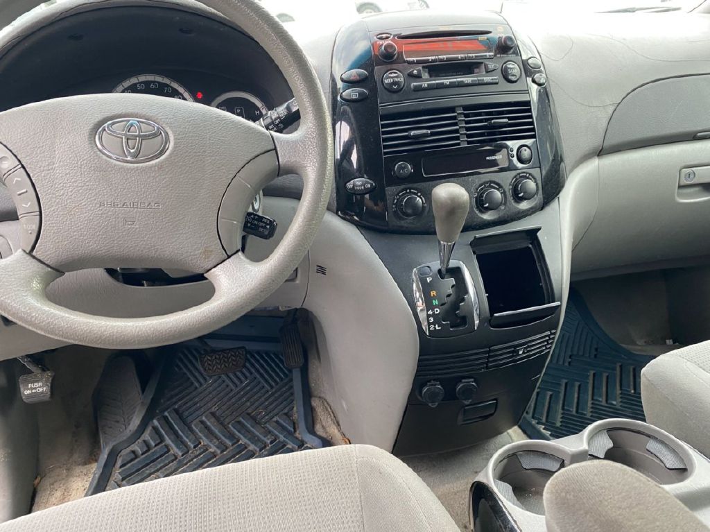 Photo 5 of this TOYOTA SIENNA