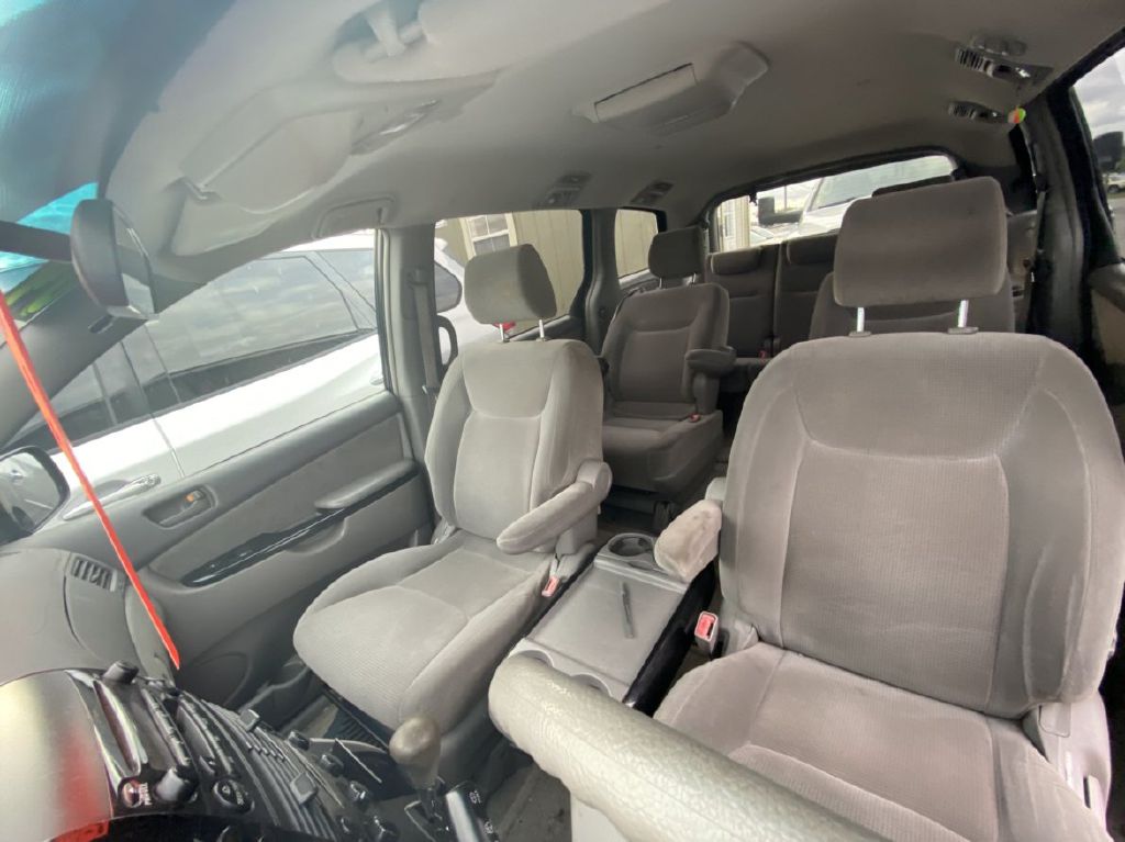 Photo 6 of this TOYOTA SIENNA