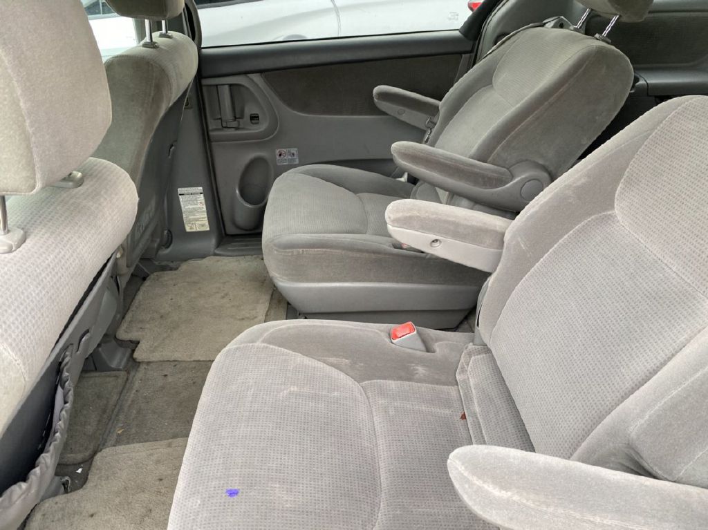 Photo 7 of this TOYOTA SIENNA