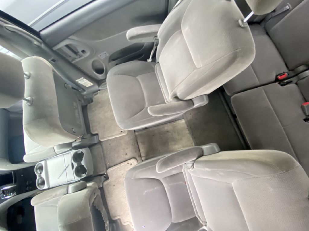 Photo 8 of this TOYOTA SIENNA
