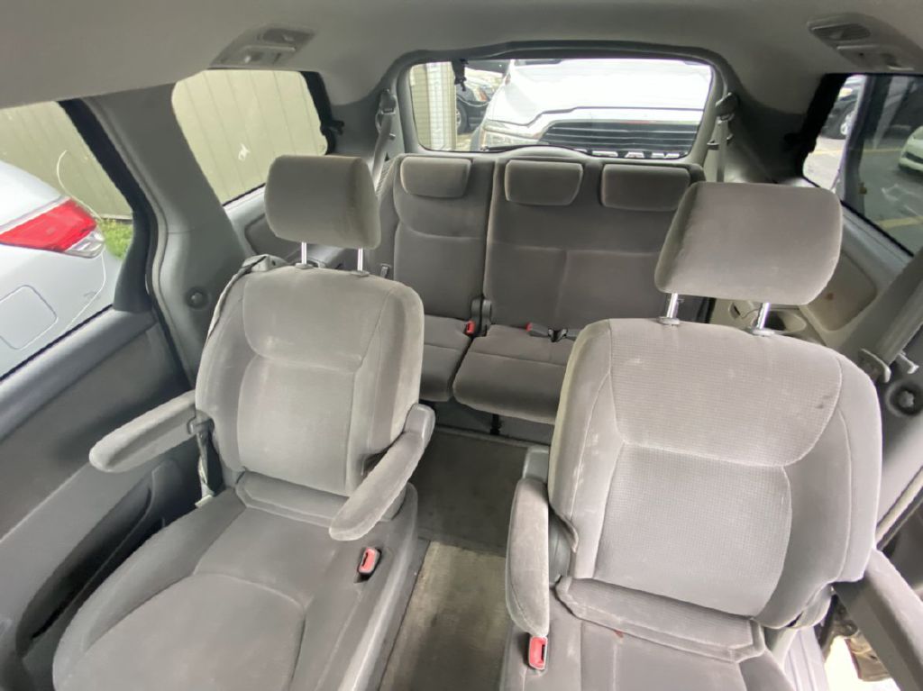 Photo 9 of this TOYOTA SIENNA
