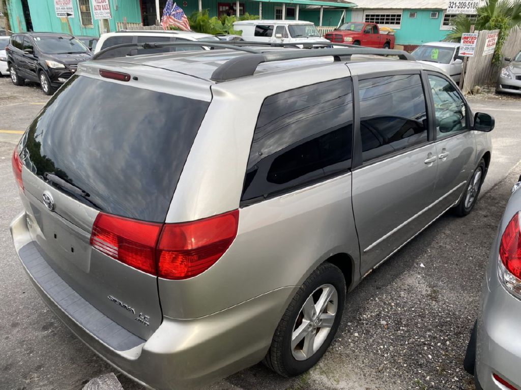 Photo 12 of this TOYOTA SIENNA