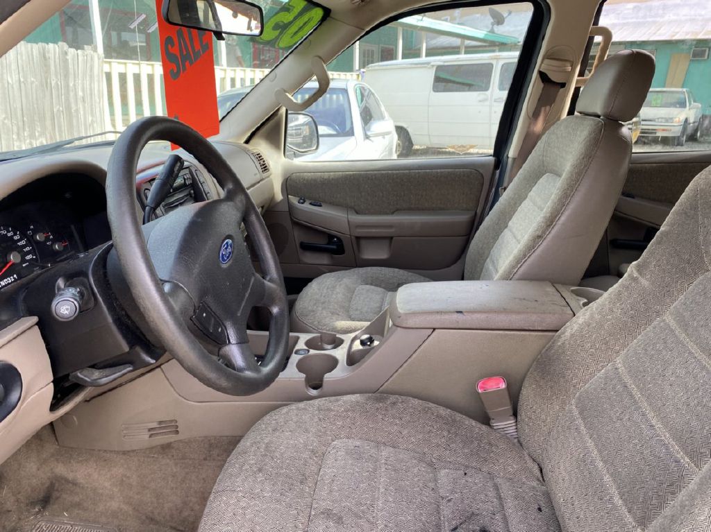 Photo 4 of this FORD EXPLORER