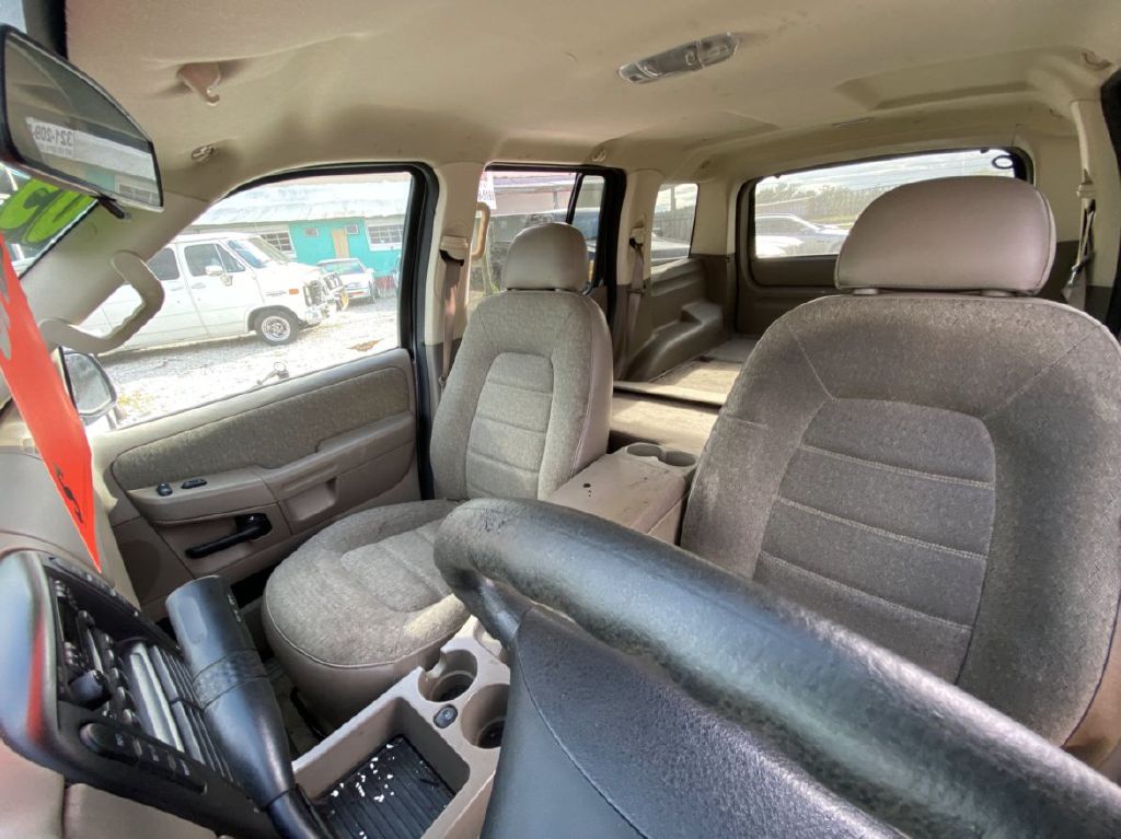 Photo 6 of this FORD EXPLORER