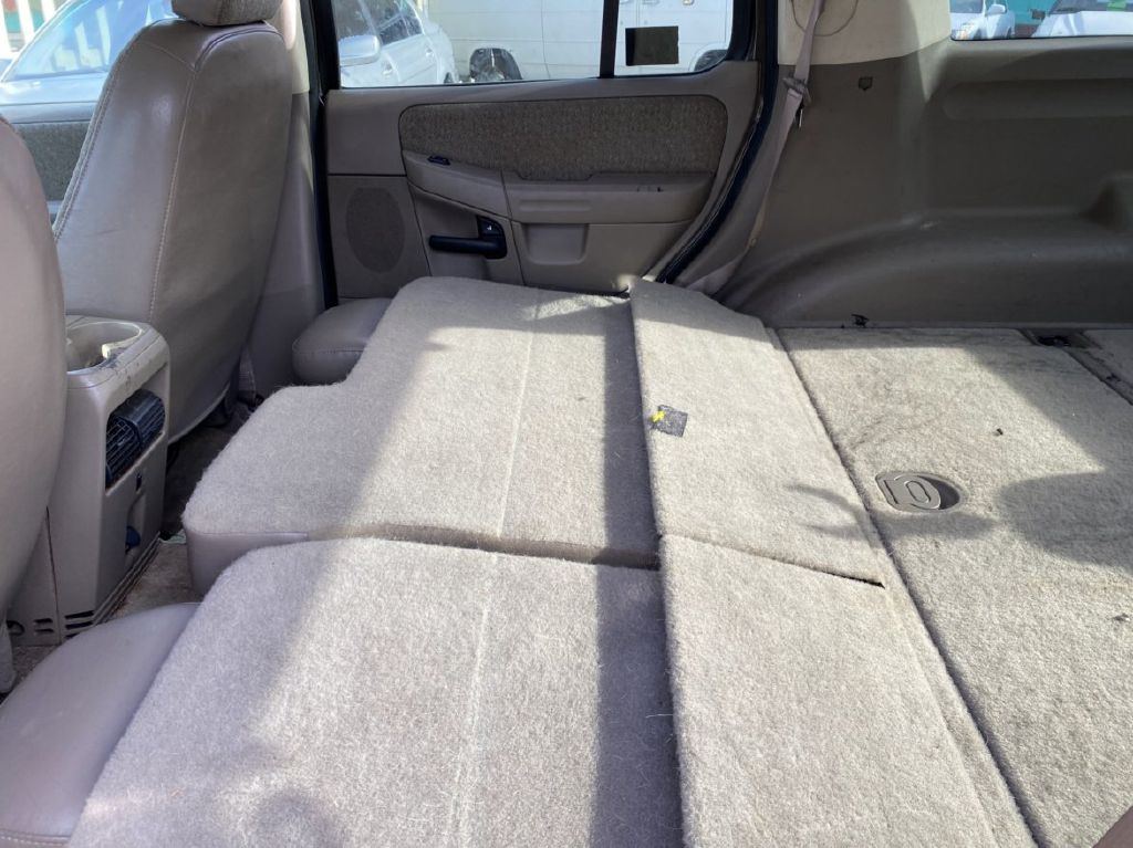 Photo 7 of this FORD EXPLORER