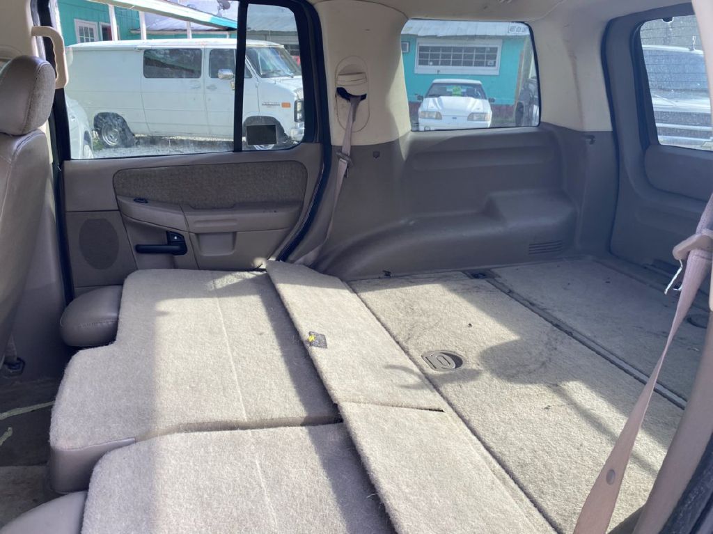 Photo 8 of this FORD EXPLORER
