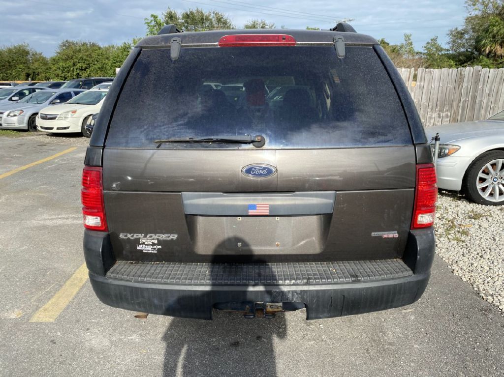 Photo 10 of this FORD EXPLORER