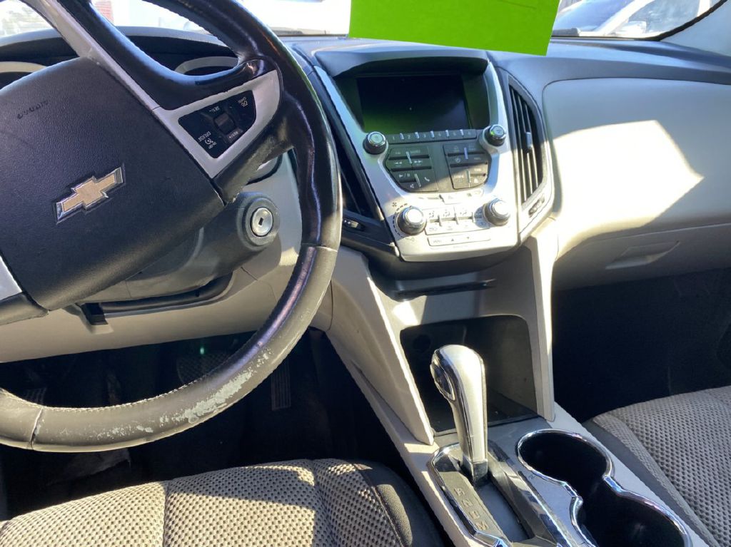 Photo 5 of this CHEVROLET EQUINOX