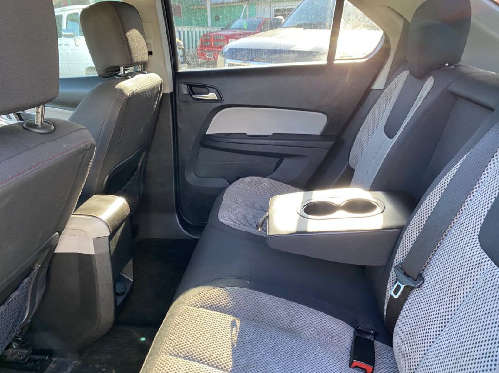 Photo 7 of this CHEVROLET EQUINOX