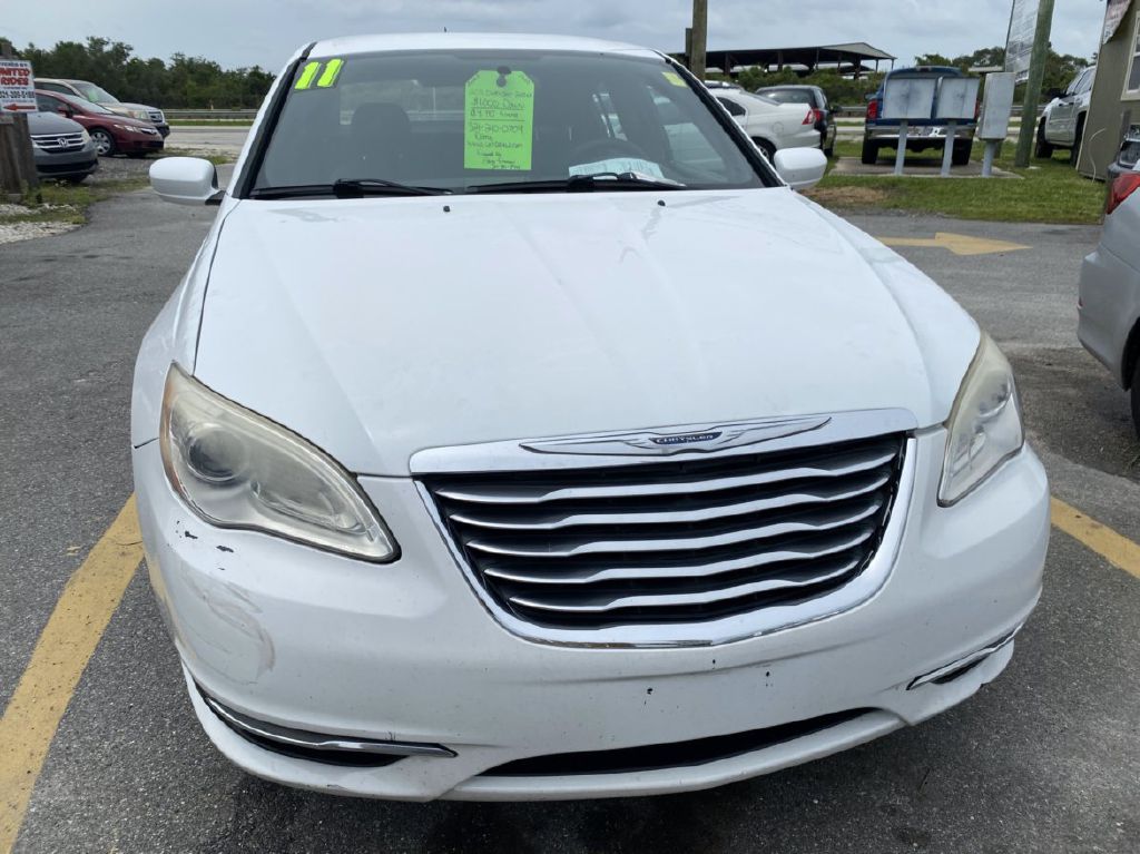 Photo 2 of this CHRYSLER 200